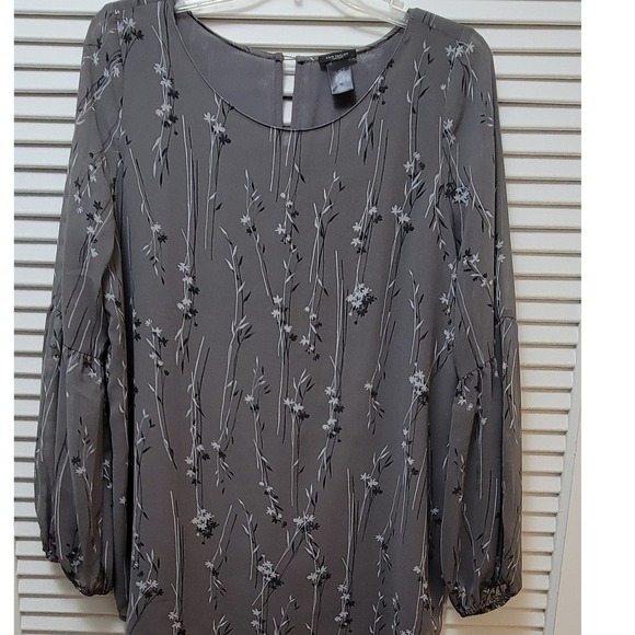 Ann Taylor Factory Tops - Gray Floral Balloon Sleeve Blouse Large L Round Neck Keyhole